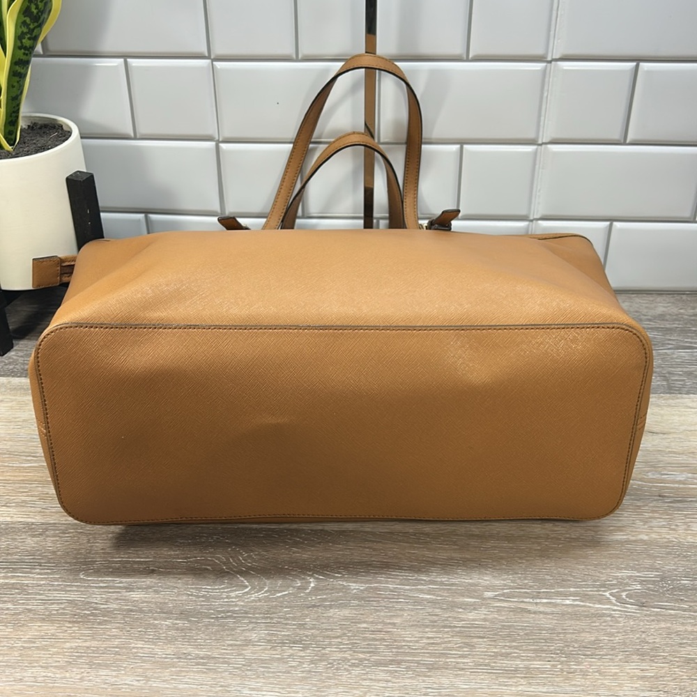 Michael Kors Tan Tote Bag - Picture 3 of 16